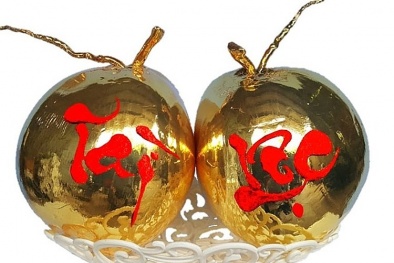 Dừa tươi dát vàng độc đáo ngày Tết hút khách