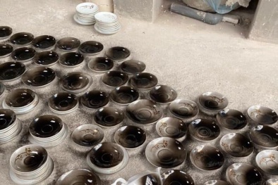 Xử phạt doanh nghiệp kinh doanh gốm sứ in tên Chủ tịch nước, Thủ tướng Chính phủ trên sản phẩm