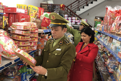 Sữa Frisi, trà chanh dây quá hạn sử dụng vẫn ngang nhiên bán