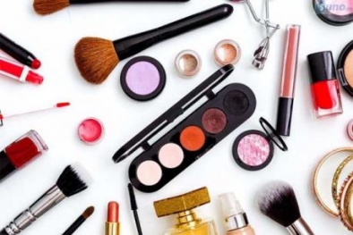 Chân tay, mặt bị tê cứng do dùng mỹ phẩm chứa thủy ngân