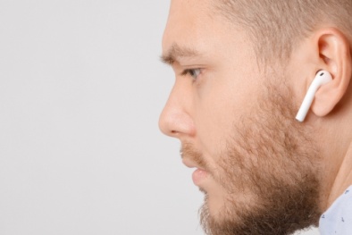 Đeo AirPods nhái gây tổn hại sức khỏe người dùng