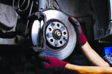 Phanh ô tô kêu két két khi xuất phát nếu chần chừ xử lý nguy hiểm khó lường 