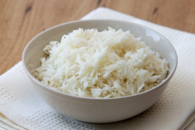 Cơm nguội có biểu hiện này cần tránh hâm nóng để ăn