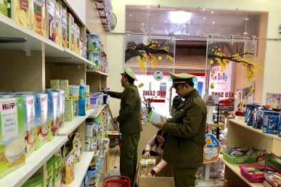 Ngang nhiên bán lượng lớn sữa bột, bột dinh dưỡng trẻ em không rõ nguồn gốc