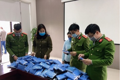 Nhiều cơ sở lợi dụng dịch Covid-19 thu gom khẩu trang y tế không rõ nguồn