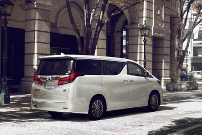Toyota Alphard bị triệu hồi tại Việt Nam do lỗi dây đai an toàn