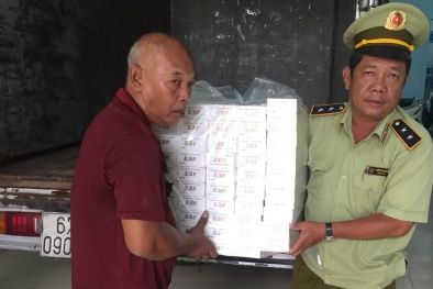 Nhập lậu lượng lớn thuốc lá 'ngụy trang' trong thùng giấy hiệu bánh Pía