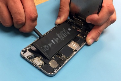 Quy định mới của Châu Âu buộc các nhà sản xuất pin smartphone thay thế loại dễ dùng hơn