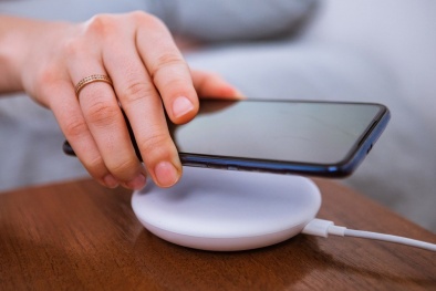 Đây là nguyên nhân sạc không dây chậm hơn có dây