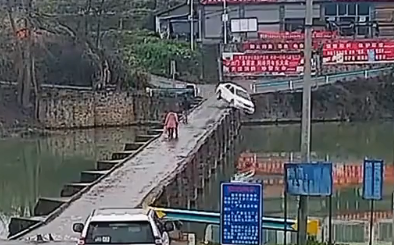 Dễ tai nạn kinh hoàng nếu dùng điện thoại khi đang lái ô tô, nhiều tài xế phớt lờ cảnh báo