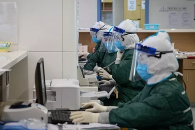 25 người tiếp xúc gần bệnh nhân thứ 17 có kết quả âm tính với Covid-19