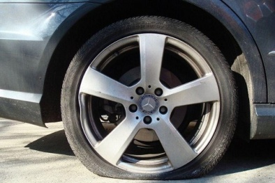 Keo tự vá lốp ô tô - 'con dao hai lưỡi' cần thận trọng lựa chọn và dùng