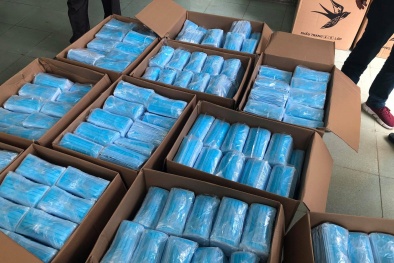 Thu giữ lượng lớn khẩu trang y tế, nước rửa tay khô không rõ nguồn gốc