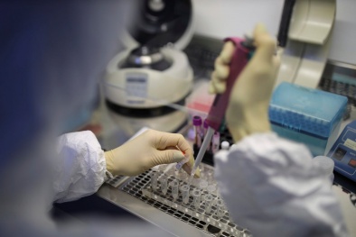 Công bố bộ xét nghiệm nhanh coronavirus, ông chủ hãng dược kiếm ngay 100 triệu đô la