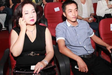 Giá cổ phiếu tăng mạnh cao hơn cốc trà đá, mẹ Cường đô la ‘bội thu’ 300 tỷ đồng