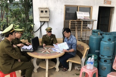 Xử phạt một cửa hàng kinh doanh xăng dầu vi phạm về biển hiệu