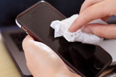 Dùng cồn vệ sinh có gây ảnh hưởng đến điện thoại không?