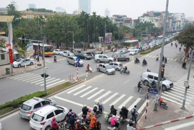 Lưu ý khi lái ô tô rẽ trái trong thành phố, tránh vi phạm và gây tai nạn 