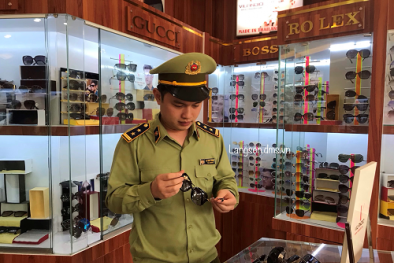 Phát hiện cơ sở kinh doanh kính mắt giả các nhãn hiệu nổi tiếng 