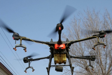 Tây Ban Nha dùng máy bay không người lái cảnh báo người dân ở trong nhà đề phòng Covid-19