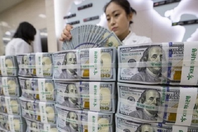 Tỷ giá ngoại tệ hôm nay 19/3: USD treo đỉnh 3 năm, bảng Anh chạm đáy