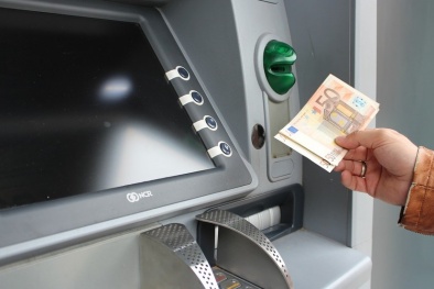 Khởi nghiệp với sáng kiến chế tạo máy ATM khử trùng tiền mặt bằng đèn cực tím