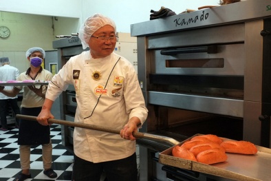 “Vua bánh mì” tặng 3.000 ổ bánh cho bác sĩ đang chống chọi dịch Covid -19