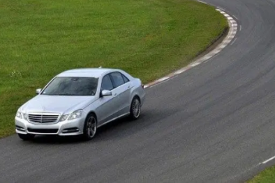 Cảnh báo ô tô bị trôi bánh - 'phòng thủ' ra sao để tránh hậu quả nặng nề