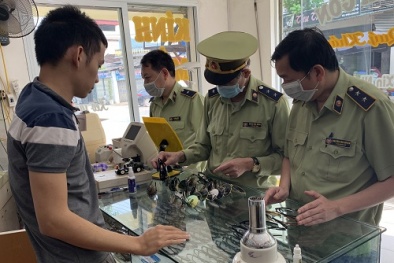 Thu gom kính mắt giả mạo nhãn hiệu từ người không quen để bán kiếm lời