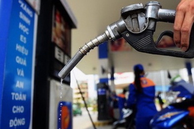 Giá xăng giảm mạnh 4.200 đồng/lít, xuống chỉ còn hơn 11 nghìn đồng/lít