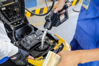 Giá xăng dầu hôm nay 1/4: Xăng dầu thế giới giảm thấp nhất 17 năm