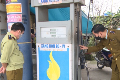 'Tuýt còi' một cơ sở kinh doanh xăng dầu không có giấy chứng nhận đủ điều kiện