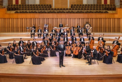 Nhạc trưởng Olivier Ochanine: ‘SSO sẽ mang đến nhiều buổi hòa nhạc xuất sắc khi tái xuất’