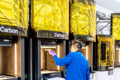 Nike, Adidas 'bắt tay' sản xuất mặt nạ bảo hộ chống dịch COVID-19