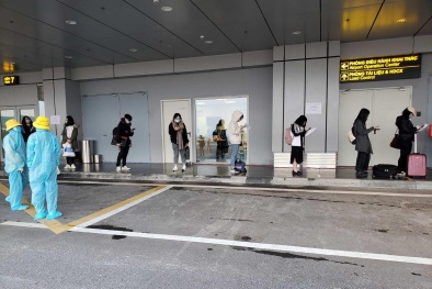 Sân bay Vân Đồn đón 93 người Việt Nam về từ Anh theo quy trình khép kín không vào nhà ga