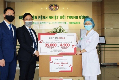 Ủng hộ 70.000 khẩu trang y tế và 9.000 kính chống giọt bắn cho 2 bệnh viện tuyến đầu