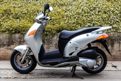 'Phát sốt' Honda @ đời 2005 rao bán 100 triệu, DD đỏ cũ 'thét giá' 200 triệu ở Hà Nội