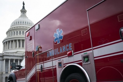 Thượng viện Mỹ thông qua gói cứu trợ 484 tỷ USD cho SME, bệnh viện chống lại Covid-19