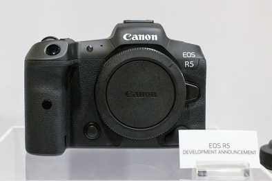 Canon EOS R5 có khả năng quay video RAW 8K, chống rung bên trong thân máy