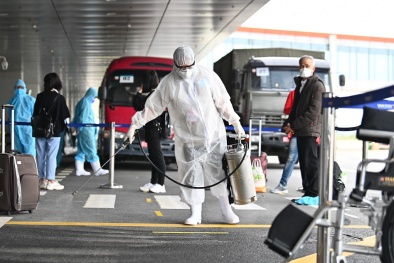 Sân bay Vân Đồn đón 298 hành khách từ Nhật Bản theo quy trình khép kín ngoài nhà ga