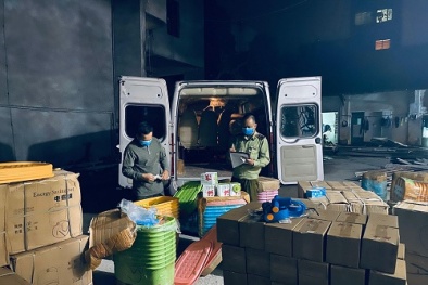 Tạm giữ lượng lớn hàng hóa có dấu hiệu nhập lậu từ Trung Quốc