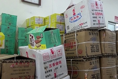 Bắt giữ ô tô vận chuyển gần 4 tấn bánh kẹo các loại không rõ nguồn gốc xuất xứ