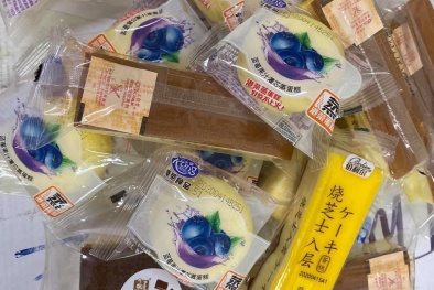 Vận chuyển lương khô, bánh kẹo các loại không rõ nguồn gốc về Hà Nội tiêu thụ