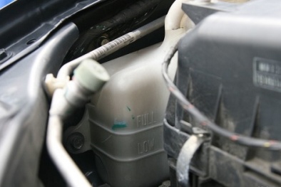 Két nước làm mát ô tô quá nhiệt- tài xế trả giá đắt vì những sai lầm hàng ngày 