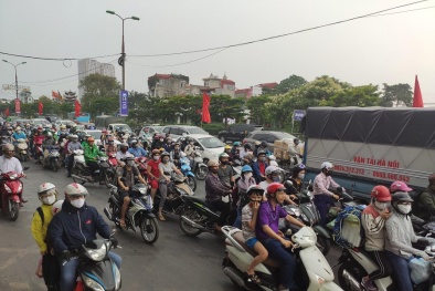 Người dân ùn ùn trở lại Hà Nội sau kỳ nghỉ lễ 30/4 và 1/5