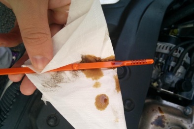 Cảnh báo ô tô bị chảy dầu gây hỏng hóc động cơ, mất an toàn giao thông