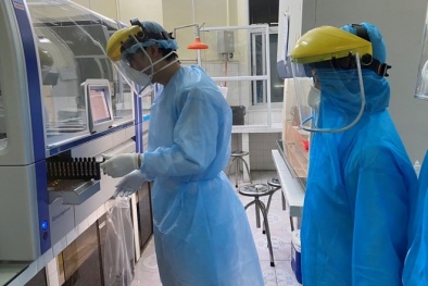 Giám đốc CDC Hà Nội nhận tội, nộp lại tiền mua máy xét nghiệm Covid-19