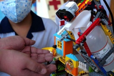 Robot khử trùng Sars-Cov-2 bằng lego
