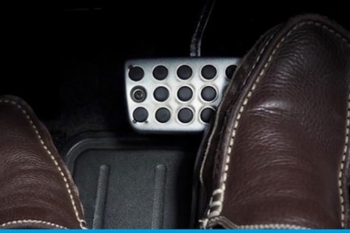 Phanh nhiều khi lái xe ô tô-'thủ phạm' gây hỏng phanh, dễ tai nạn