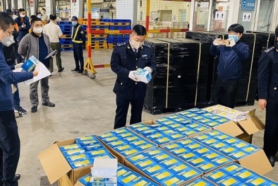 Bắt vụ vận chuyển hơn 800.000 khẩu trang không rõ nguồn gốc